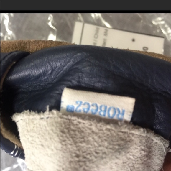 Robeez Boys Leather Crib Shoes - Picture 2 of 5